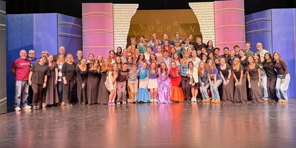 Between The Lines Cast and Crew picture